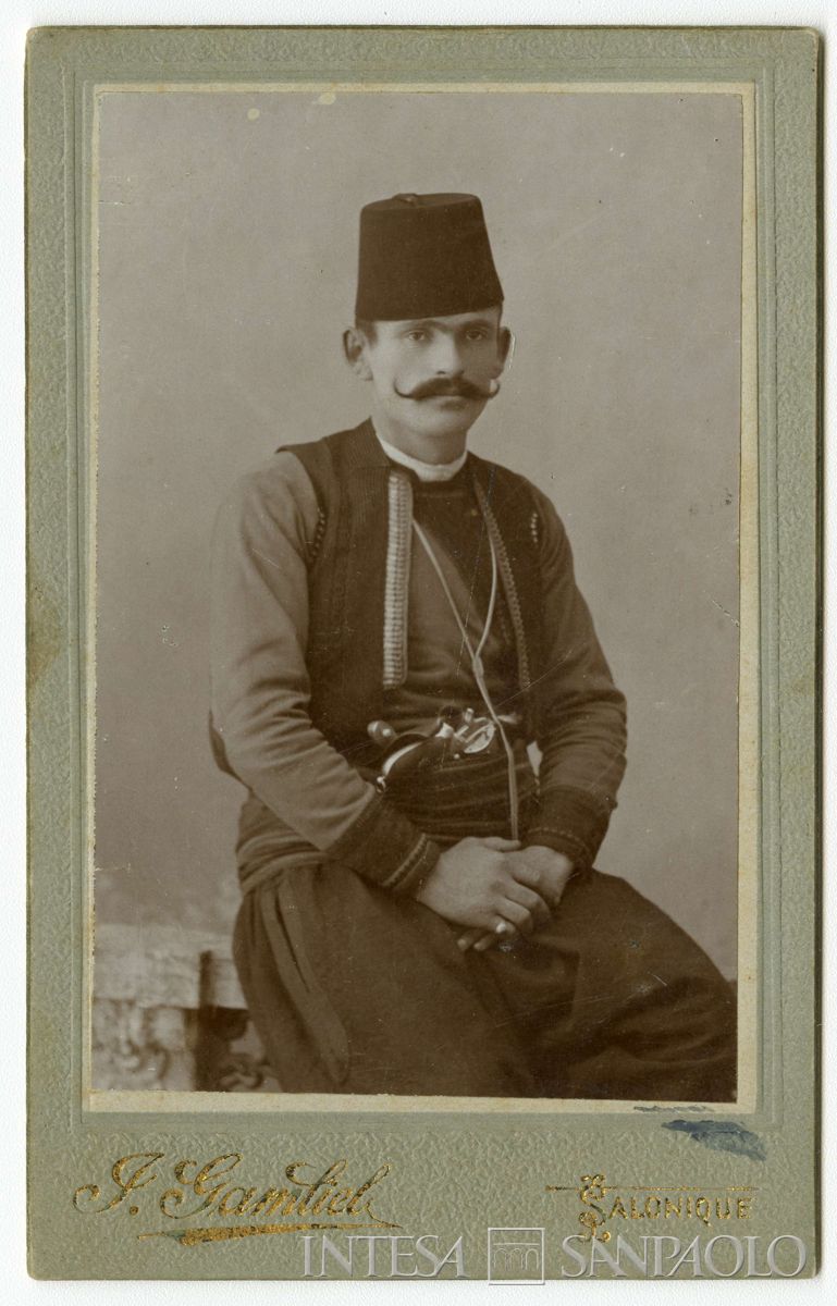 Ritratto di Alì, il cavas della famiglia Nogara a Salonicco, 1903  - 1906 (F. Gambiel)