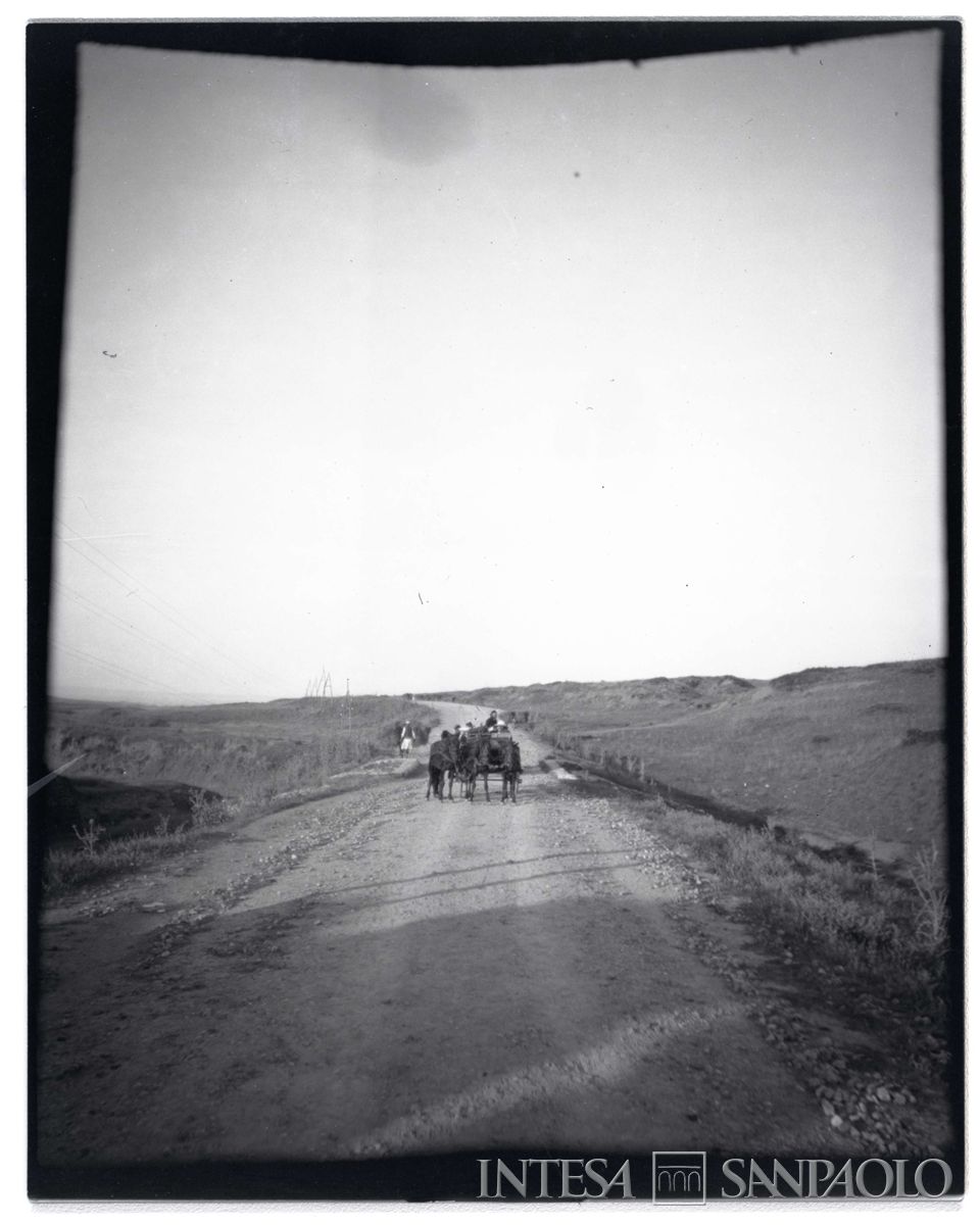 Uomini a cavallo e con carri in viaggio, 1903  - 1906 (Bernardino Nogara)