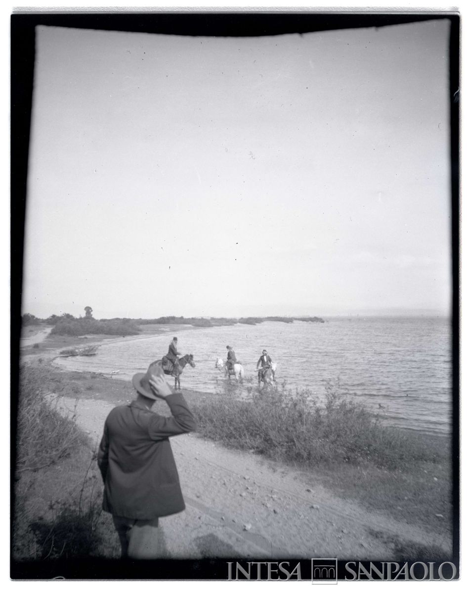 Uomini a cavallo e con carri in viaggio, 1903  - 1906 (Bernardino Nogara)