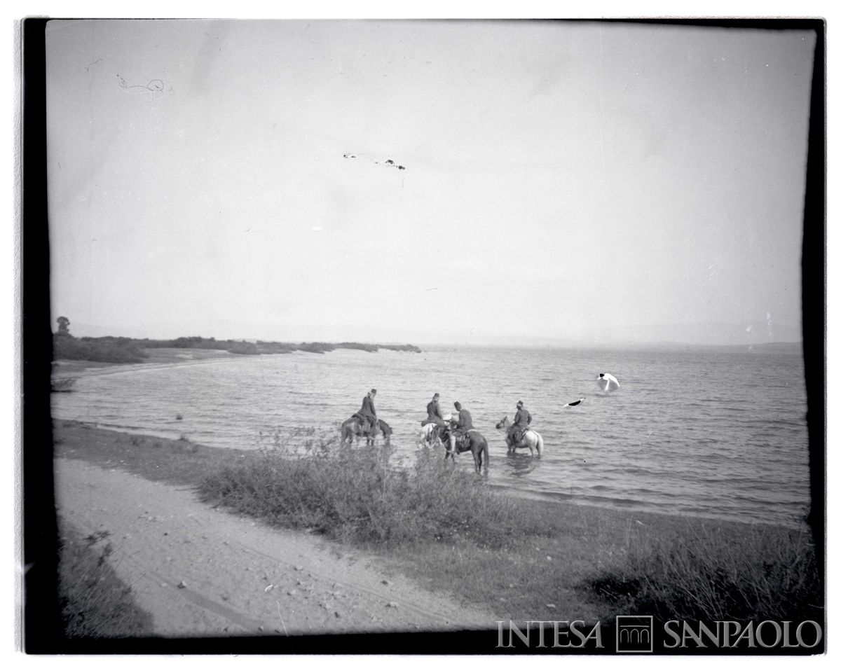 Uomini a cavallo e con carri in viaggio, 1903  - 1906 (Bernardino Nogara)