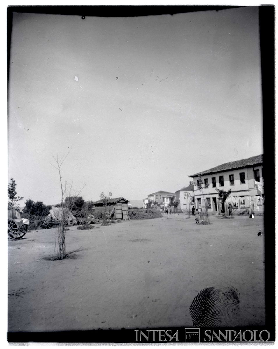 Villaggio rustico con abitanti, 1903  - 1906 (Bernardino Nogara)