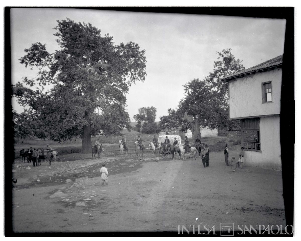 Villaggio rustico con abitanti, 1903  - 1906 (Bernardino Nogara)