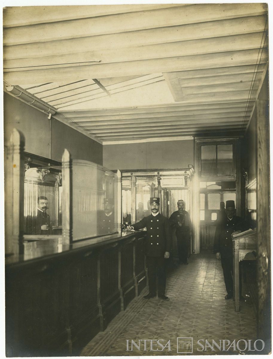 Filiale della Società Commerciale d'Oriente a Costantinopoli (Istanbul), post 1907 (fotografo sconosciuto)