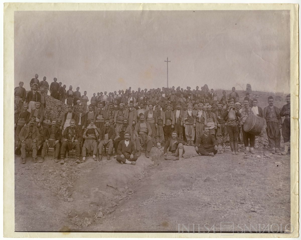 Zonguldak, gruppo di operai curdi in posa, 1904 - 1914 (fotografo sconosciuto)