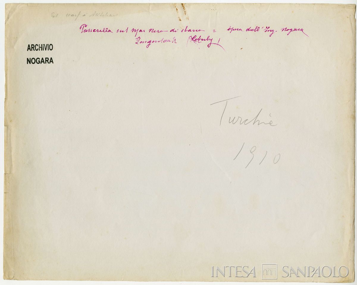 Banchina di imbarco sul Mar Nero, nei pressi di Aktche - Shehr, 1904 - 1914 (fotografo sconosciuto), verso