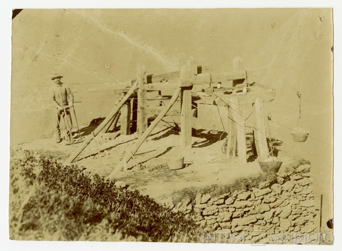 Stazione d'angolo di una funicolare delle miniere di Costa Rica , 1896-1900 (fotografo sconosciuto)