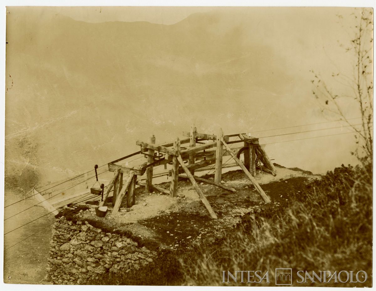 Stazione d'angolo di una funicolare delle miniere di Costa Rica , 1896-1900 (fotografo sconosciuto)