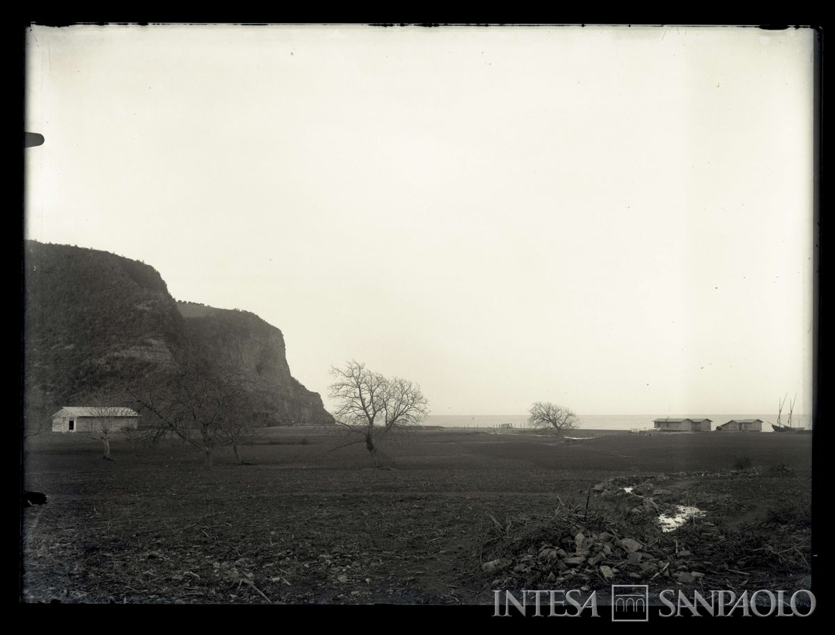 Molo di sbarco dei materiali a Kouby-Aghzi, deposito di Kouby, 1908 (Bernardino Nogara)
