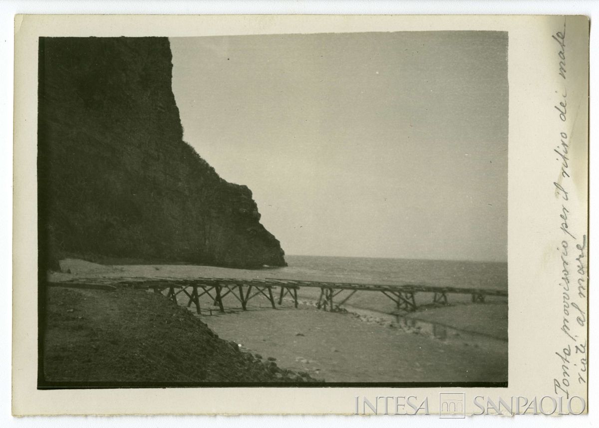 Molo di sbarco dei materiali a Kouby-Aghzi, deposito di Kouby, 1908 (Bernardino Nogara)
