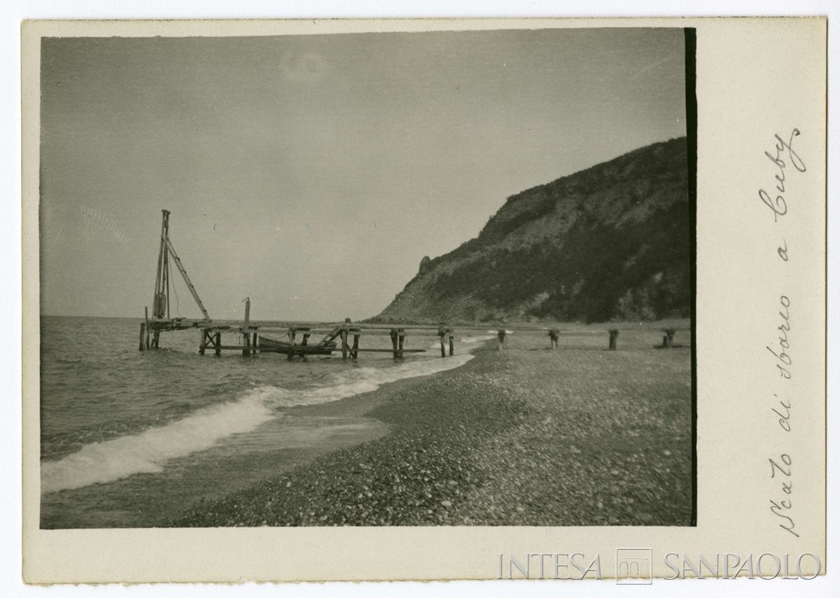 Molo di sbarco dei materiali a Kouby-Aghzi, deposito di Kouby, 1908 (Giulio Martelli)