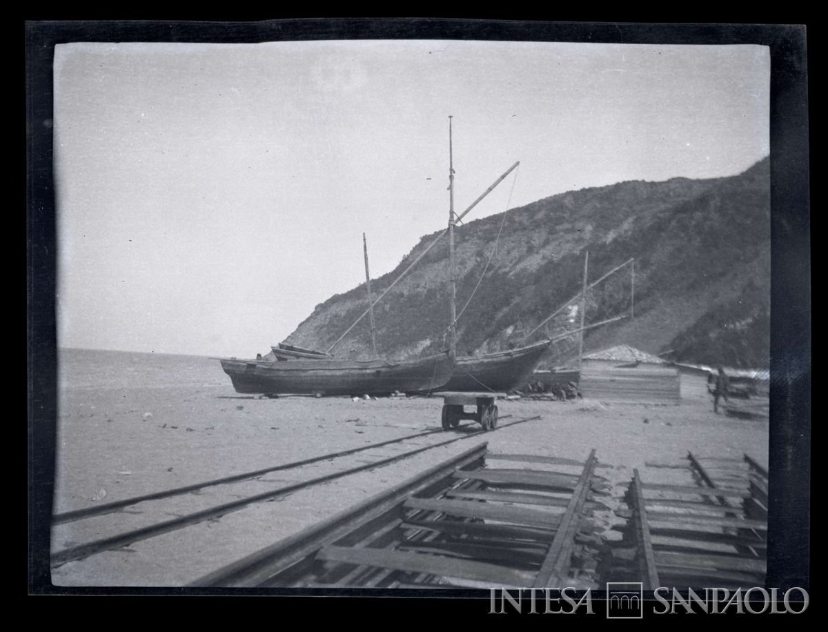 Molo di sbarco dei materiali a Kouby-Aghzi, deposito di Kouby, 1908 (Giulio Martelli)