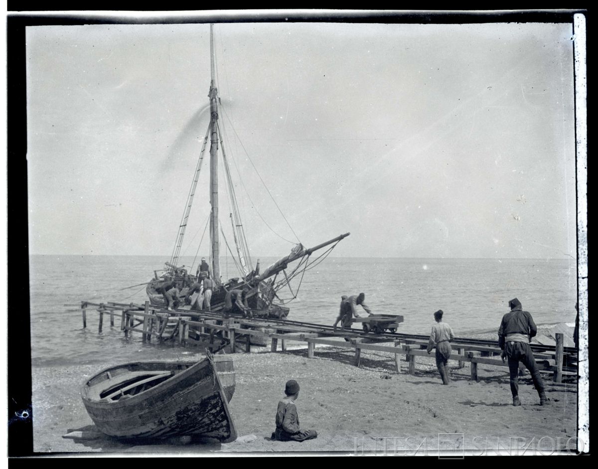 Molo di sbarco dei materiali a Kouby-Aghzi, deposito di Kouby, 1908 (Giulio Martelli)