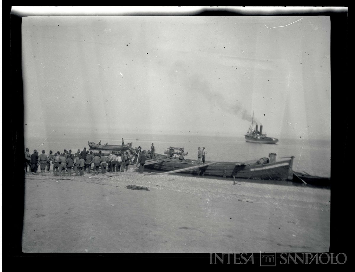 Molo di sbarco dei materiali a Kouby-Aghzi, deposito di Kouby, 1908 (Bernardino Nogara)