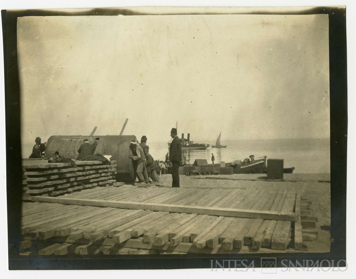 Molo di sbarco dei materiali a Kouby-Aghzi, deposito di Kouby, 1908 (Giulio Martelli)