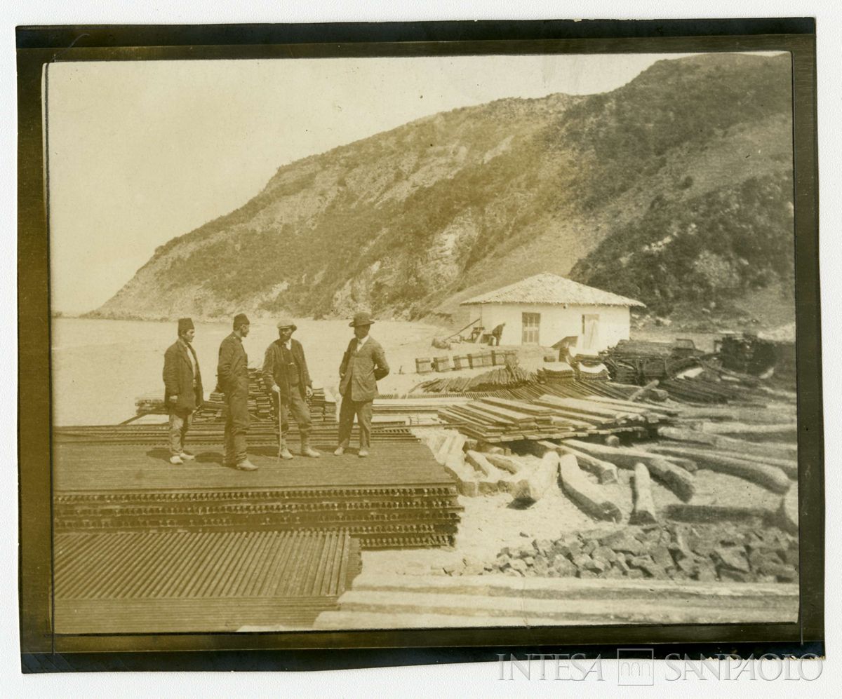 Molo di sbarco dei materiali a Kouby-Aghzi, deposito di Kouby, 1908 (Giulio Martelli)