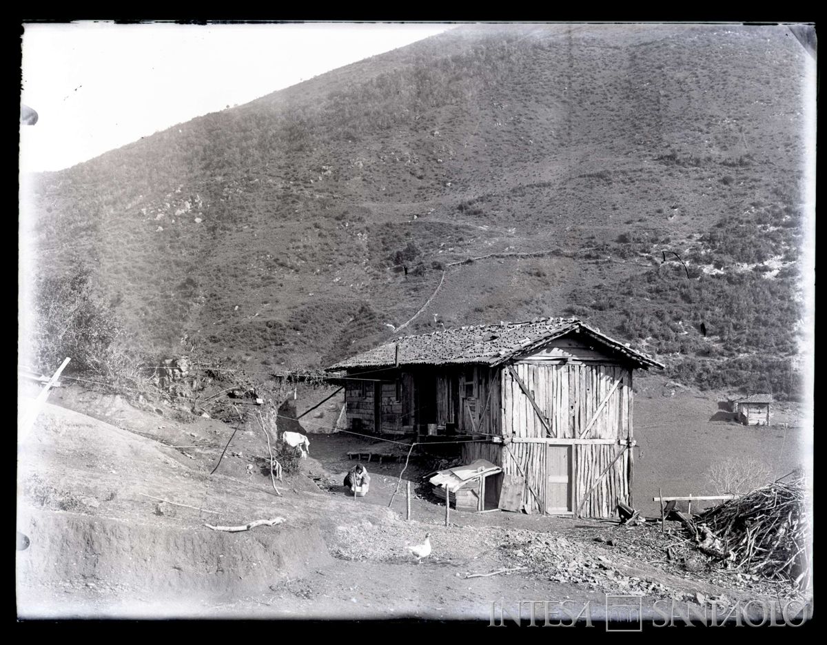 Villaggio di Cozlu - Gùzel Keùi, valle di Kouby, abitazione indigena, 1908 (fotografo sconosciuto)