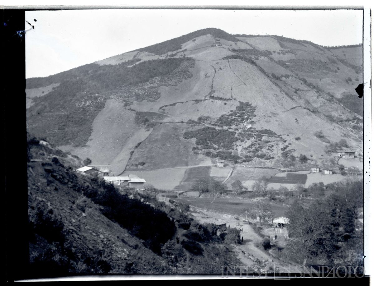 Villaggio di Cozlu - Gùzel Keùi, valle di Kouby, in progressivo ampliamento, 1908 (fotografo sconosciuto)