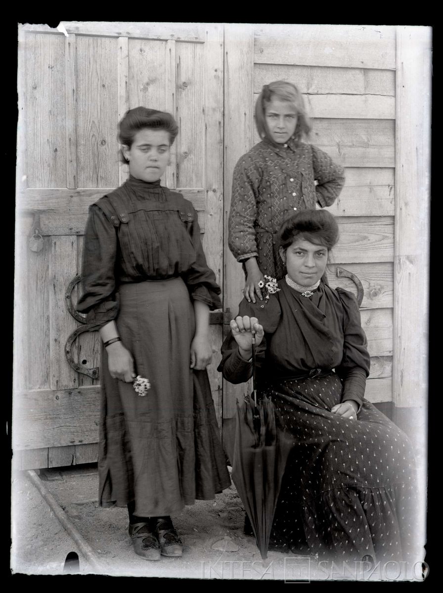 Donne turche in esterno, 1904 - 1914 (fotografo sconosciuto)