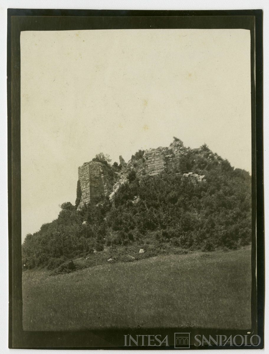 Rovine di un forte antico nei pressi di Fillos, 1908 (Giulio Martelli)