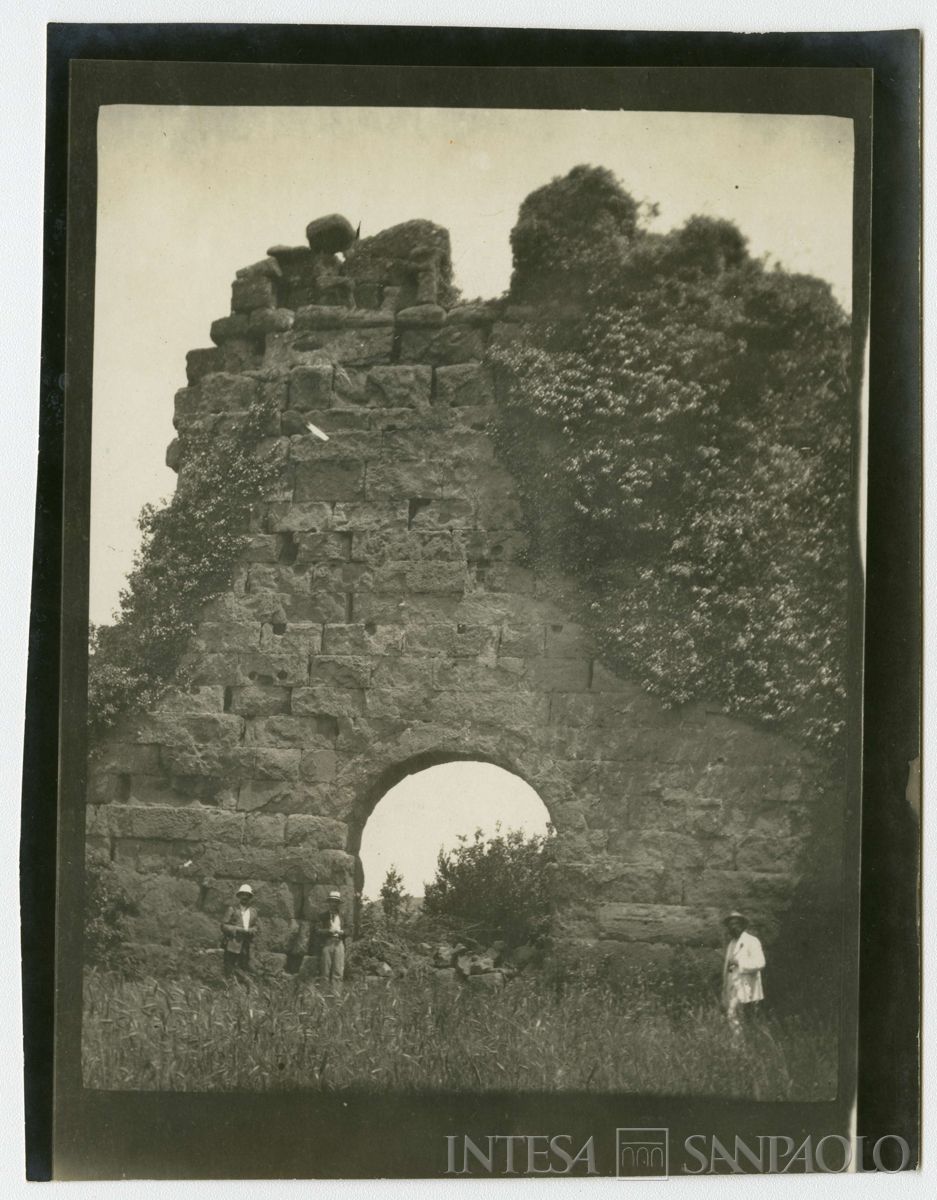 Rovine di un forte antico nei pressi di Fillos, 1908 (Giulio Martelli)