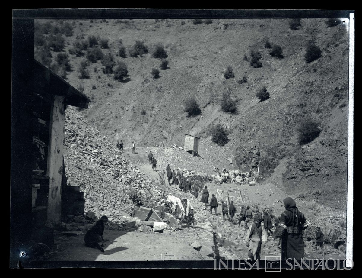 Lavoratori della miniera di Mossoul, 1903-1907 (Bernardino Nogara)