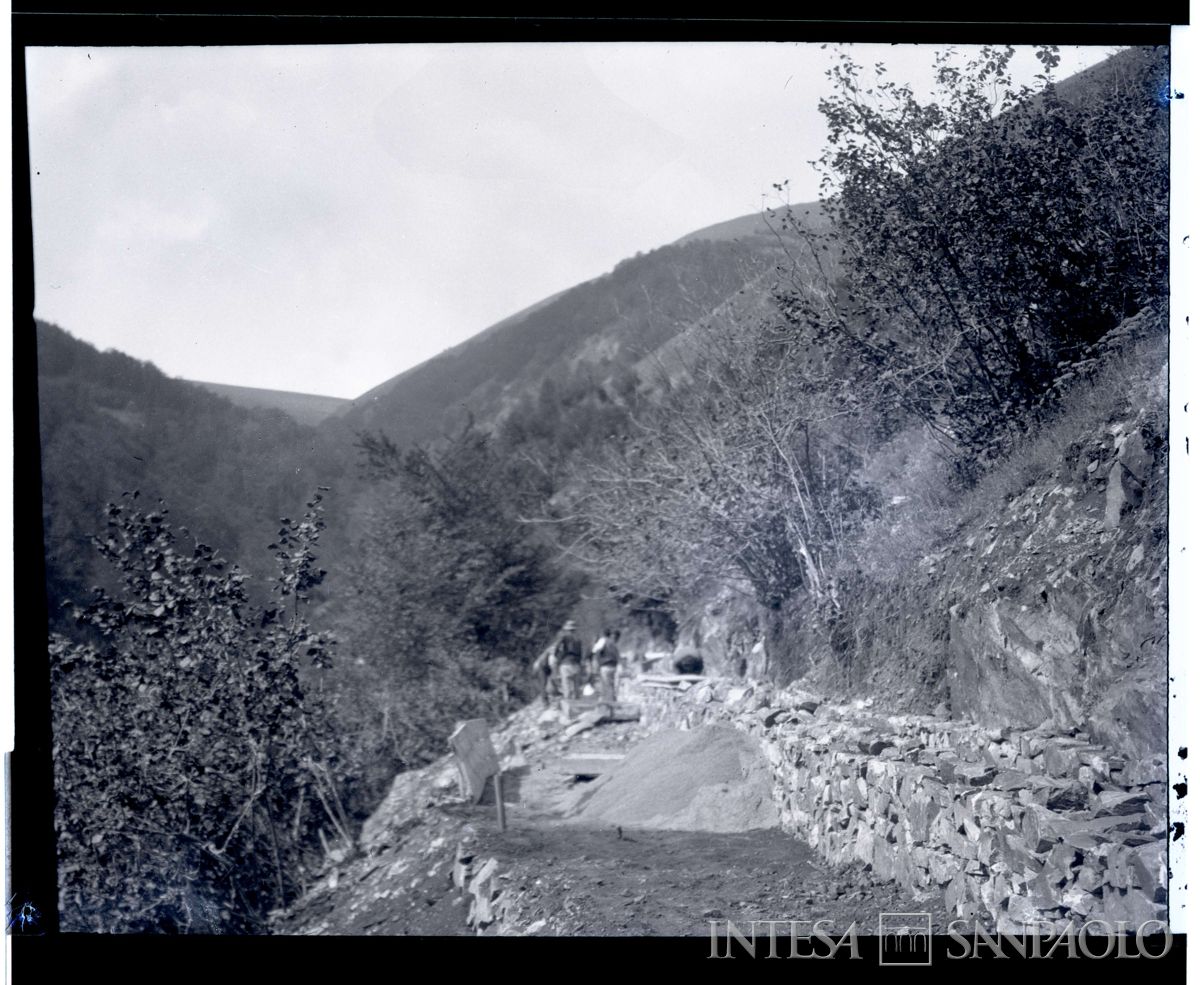 Progressione dei lavori per la realizzazione di una strada con rotaia, 1903-1907 (Bernardino Nogara)