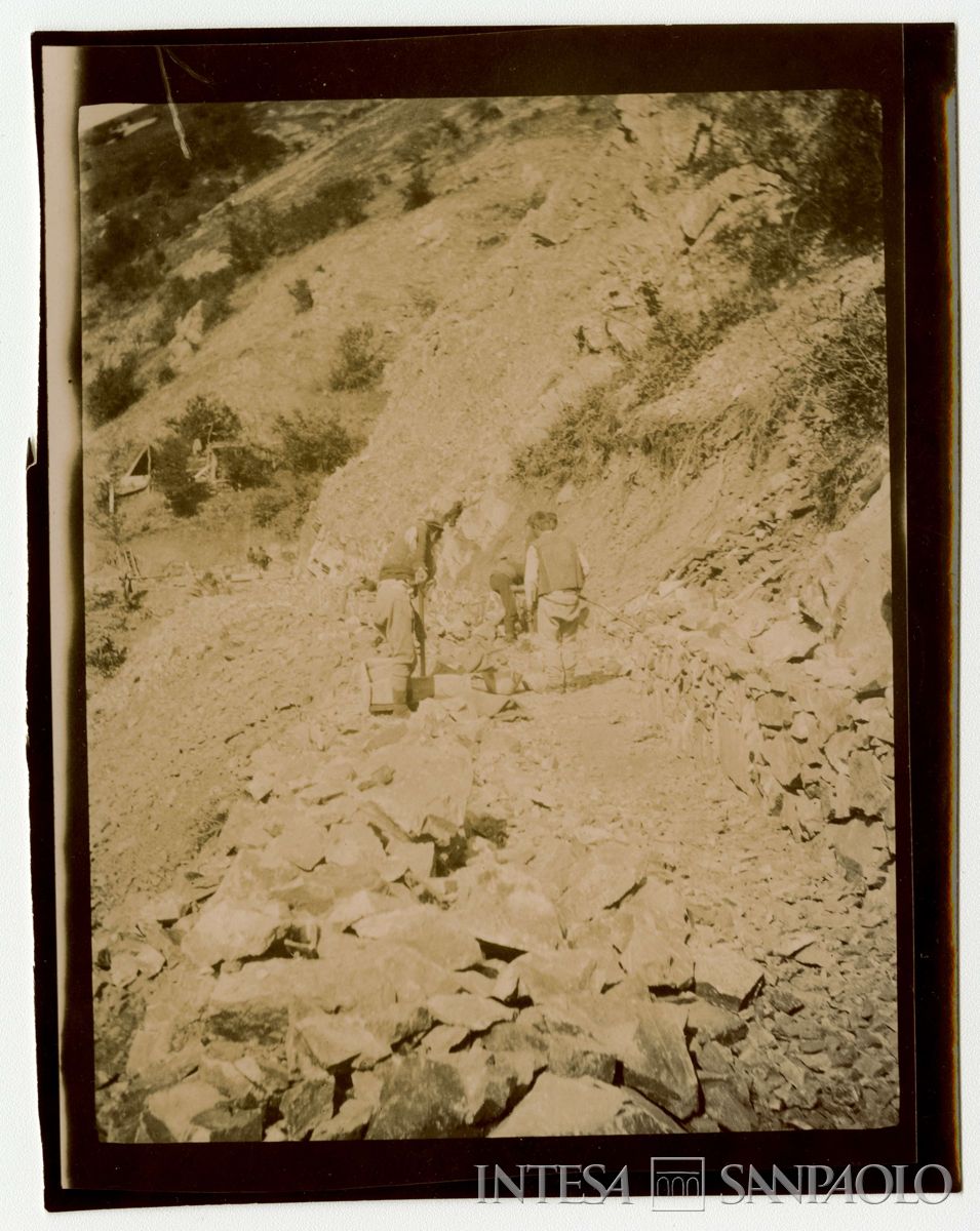 Progressione dei lavori per la realizzazione di una strada con rotaia, 1903-1907 (Bernardino Nogara)