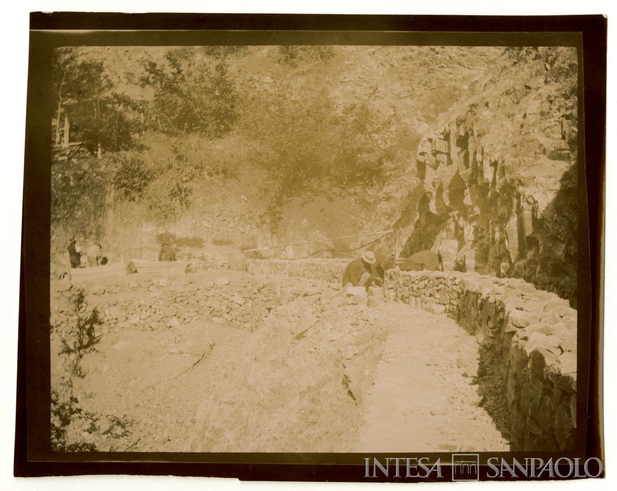 Progressione dei lavori per la realizzazione di una strada con rotaia, 1903-1907 (Bernardino Nogara)