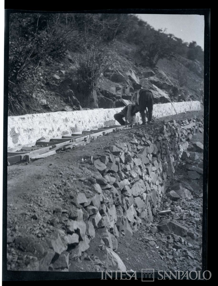 Progressione dei lavori per la realizzazione di una strada con rotaia, 1903-1907 (Bernardino Nogara)