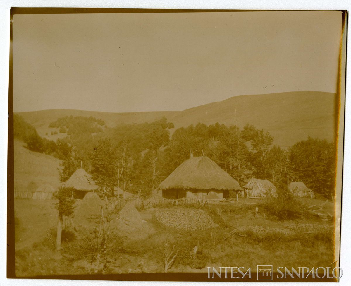 Lavori per la costruzione di una rotaia e villaggio con capanne, 1903-1907 (Bernardino Nogara)