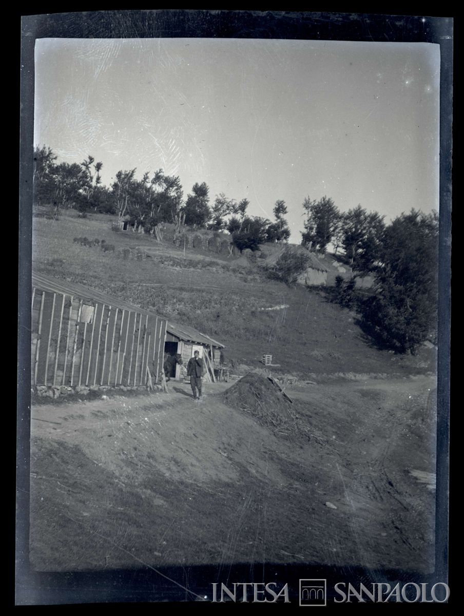 Villaggi di capanne in Bulgaria, 1903-1907 (Bernardino Nogara)