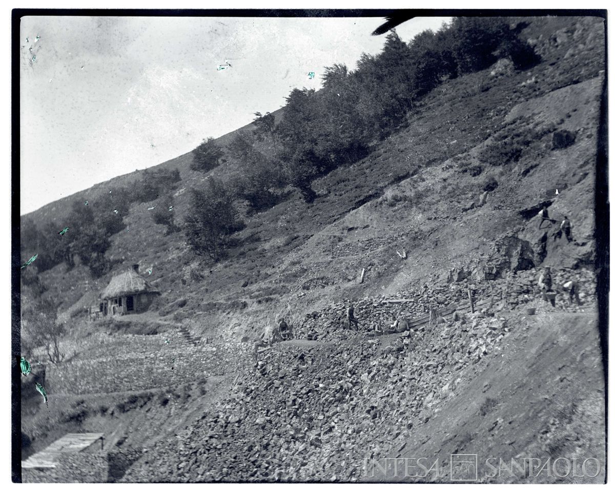 Villaggi di capanne in Bulgaria, 1903-1907 (Bernardino Nogara)