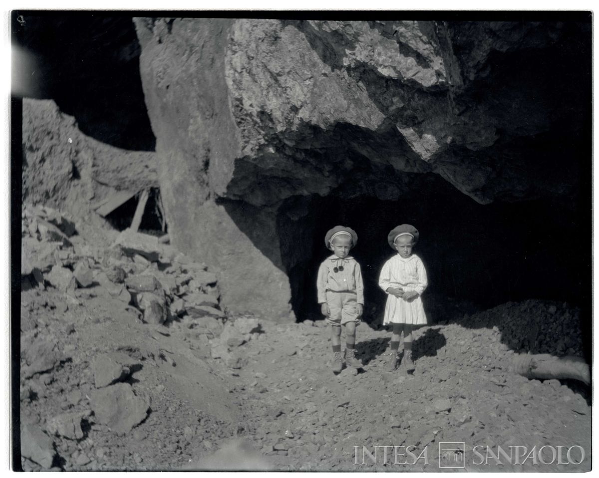 Josy e Johnny Nogara, 1905 circa (Bernardino Nogara)