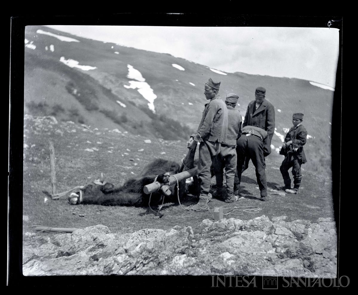 Persone locali all'aperto in Bulgaria, 1903-1914 (Bernardino Nogara)