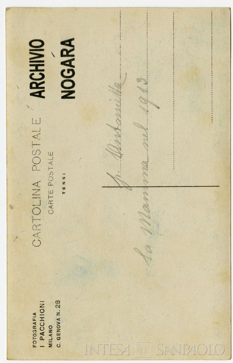 Ester Nogara ritratta in studio fotografico, seduta, 1913 (Italo Pacchioni), verso