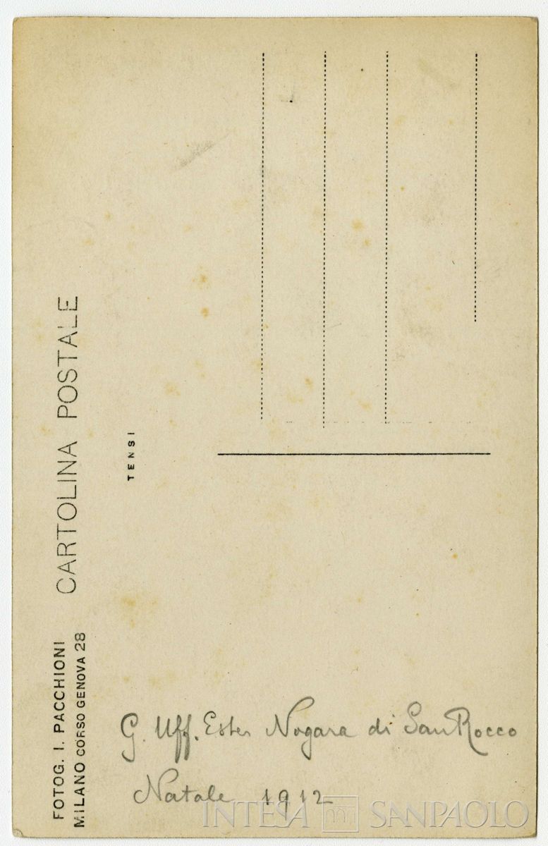 Ester Nogara ritratta in studio fotografico, seduta, 1913 (Italo Pacchioni), verso