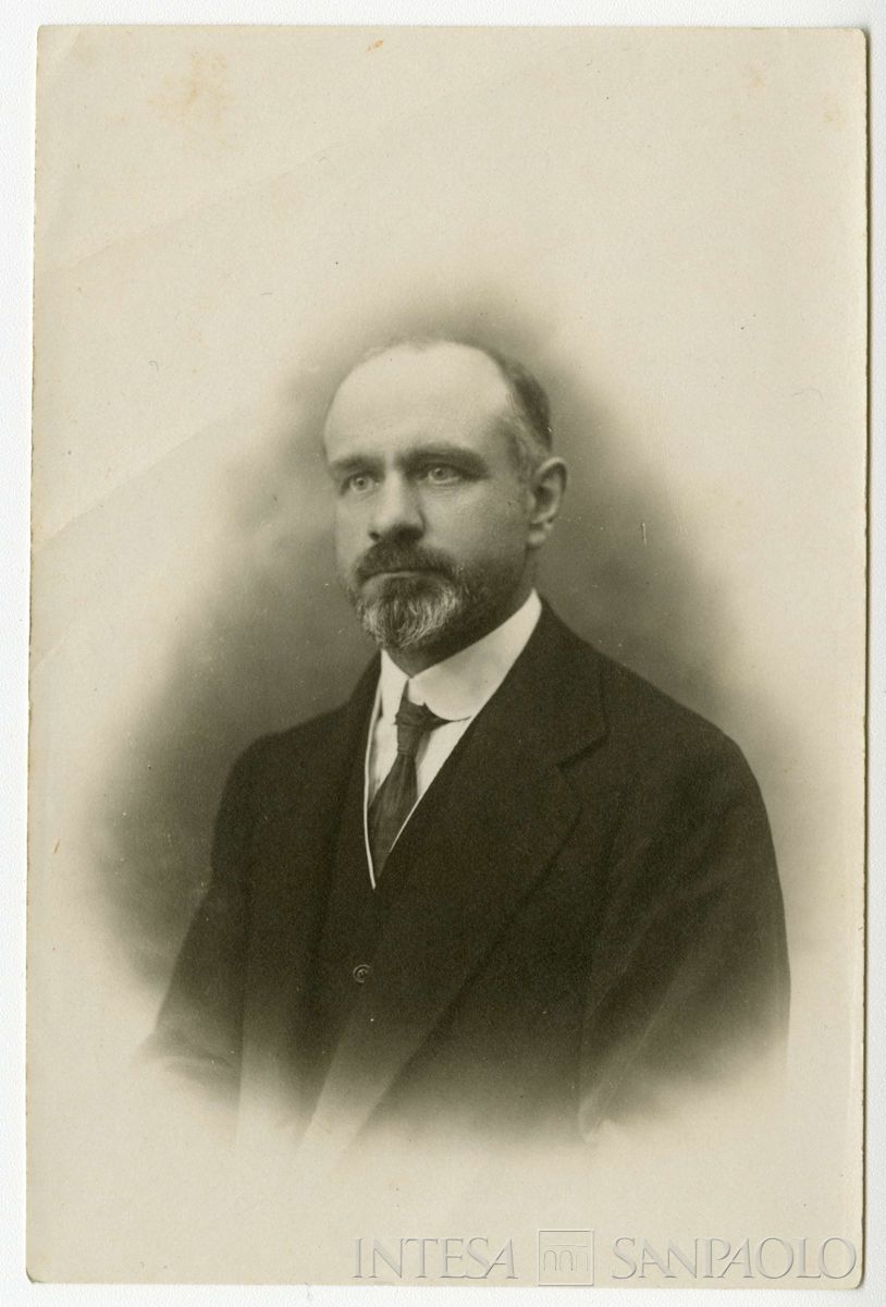 Bernardino Nogara ritratto in studio fotografico, anni 1910 (Foto Splendor)