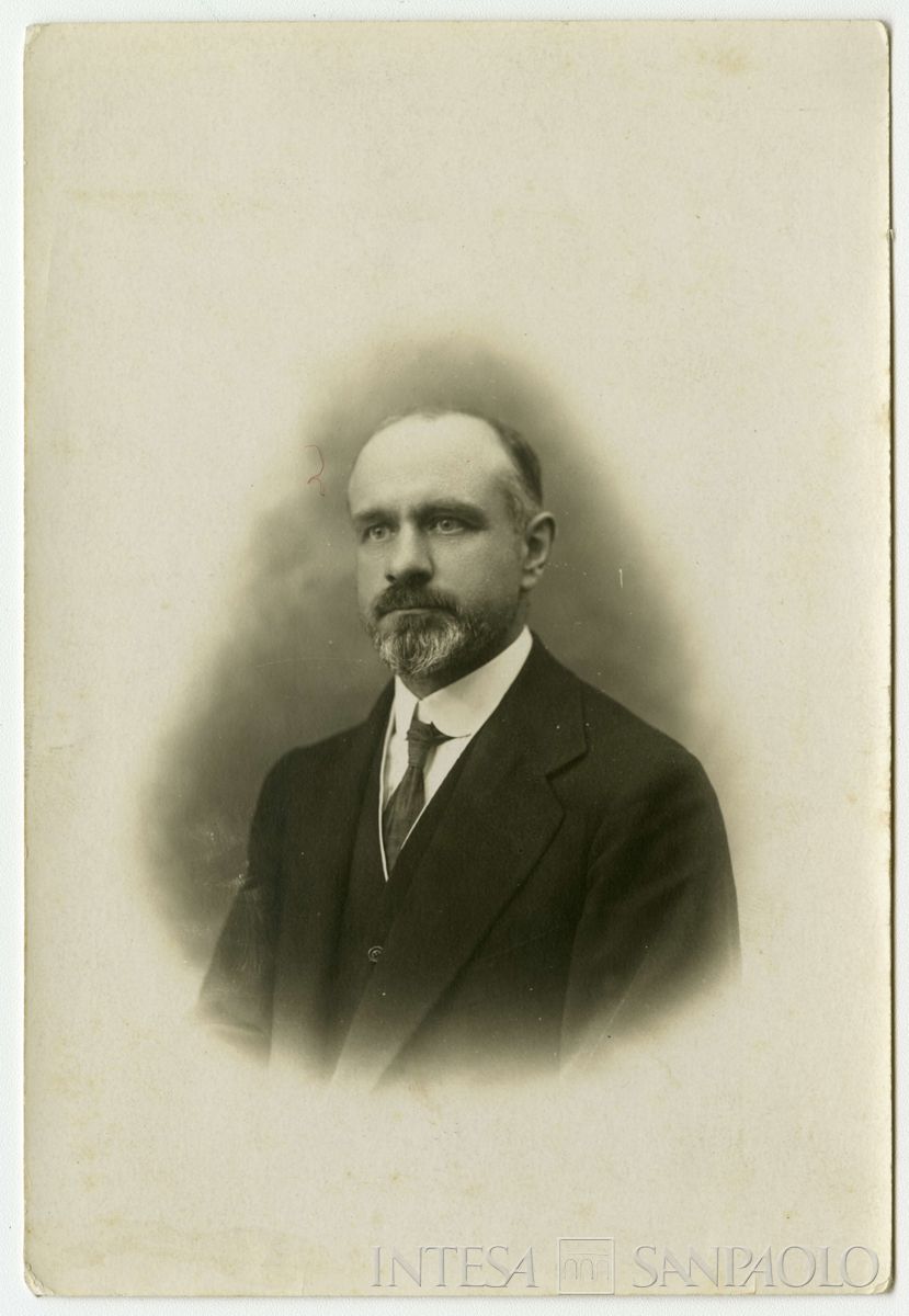 Bernardino Nogara ritratto in studio fotografico, anni 1910 (Foto Splendor)