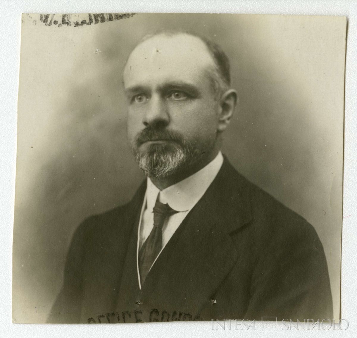 Bernardino Nogara ritratto in studio fotografico, anni 1910 (Foto Splendor)