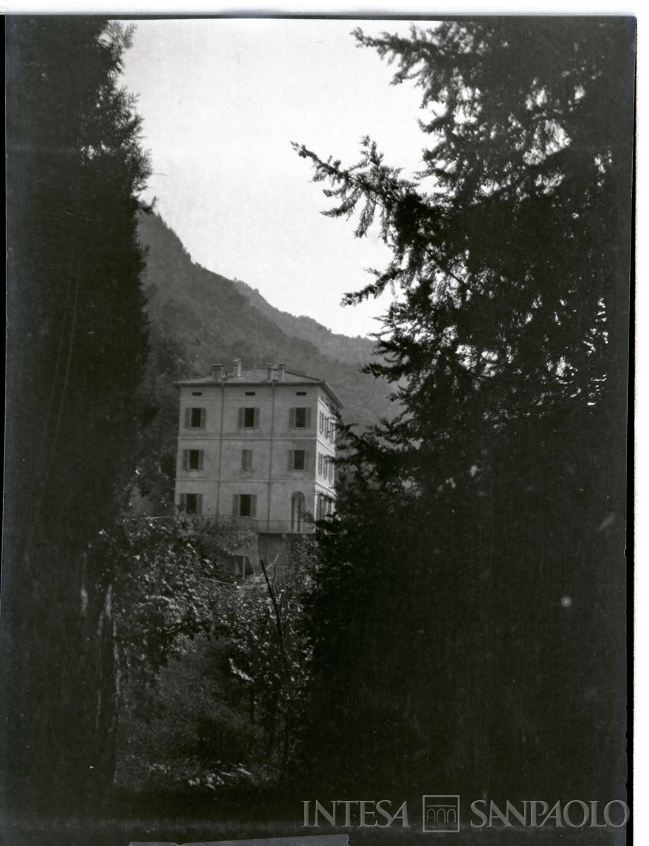 La casa di Bellano dopo l'ampliamento, primo quarto XX secolo (fotografo sconosciuto)