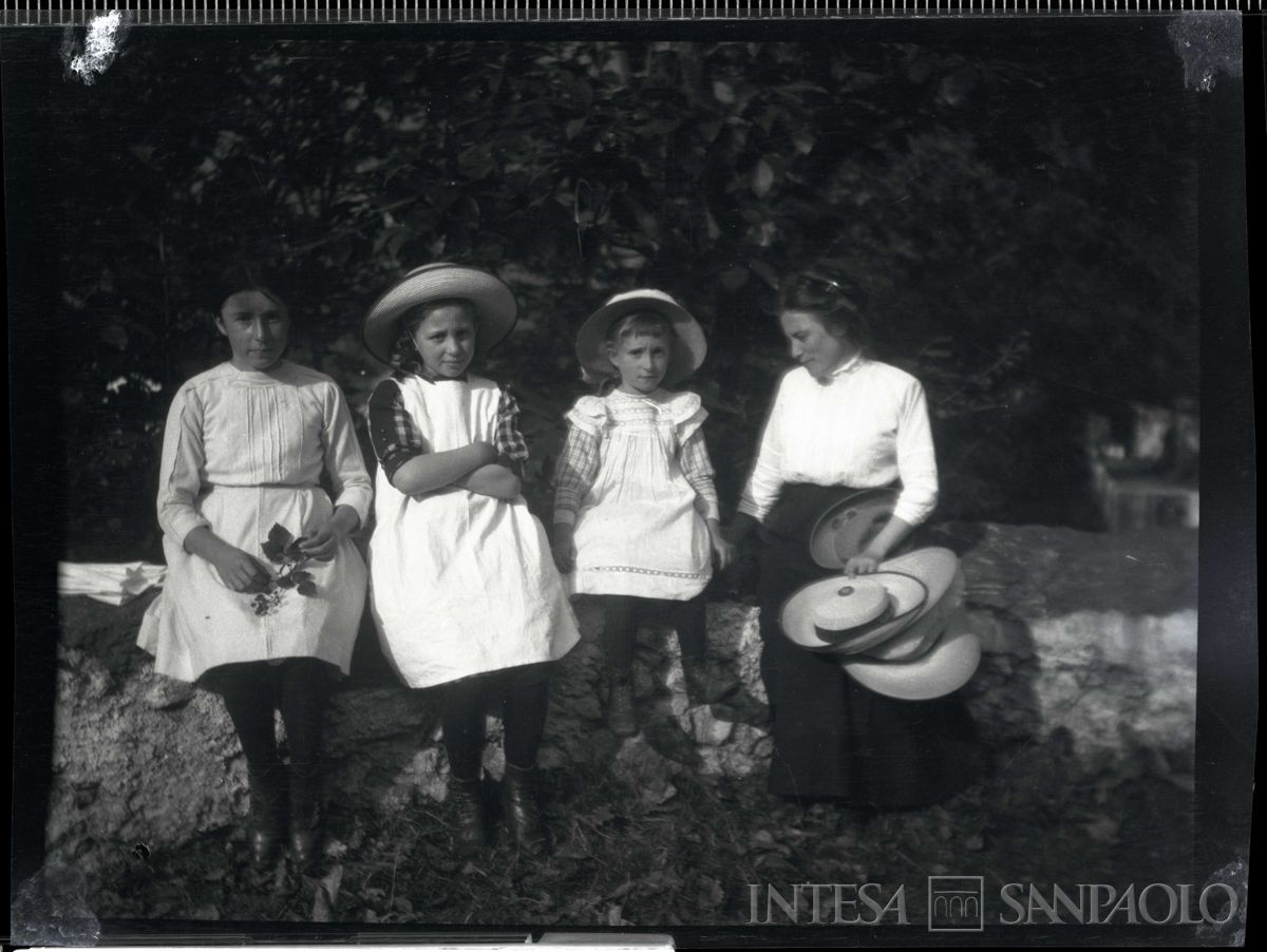 Gita nei pressi di Bellano, anni 1910 (fotografo sconosciuto)