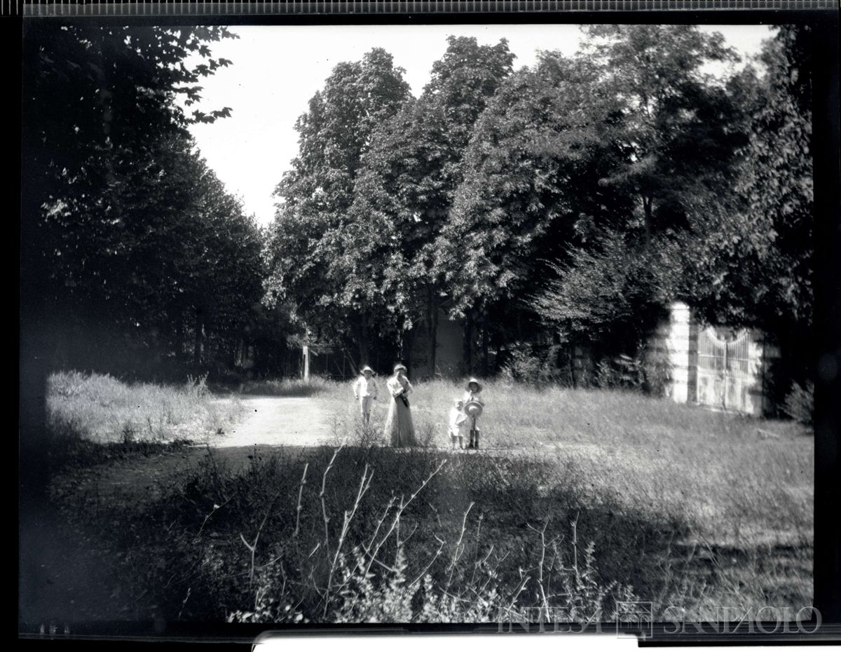 Gita nei pressi di Bellano, anni 1910 (fotografo sconosciuto)