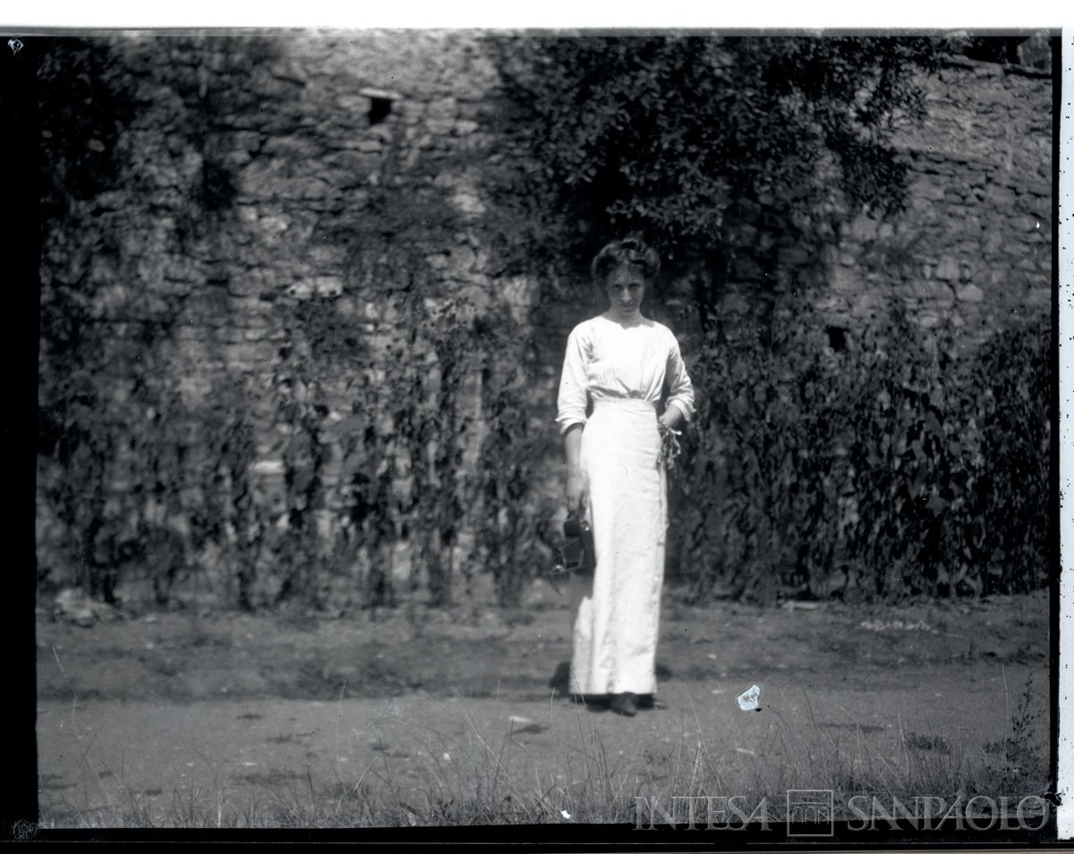 Nogara Ester a Bellano, 1911 (fotografo sconosciuto)