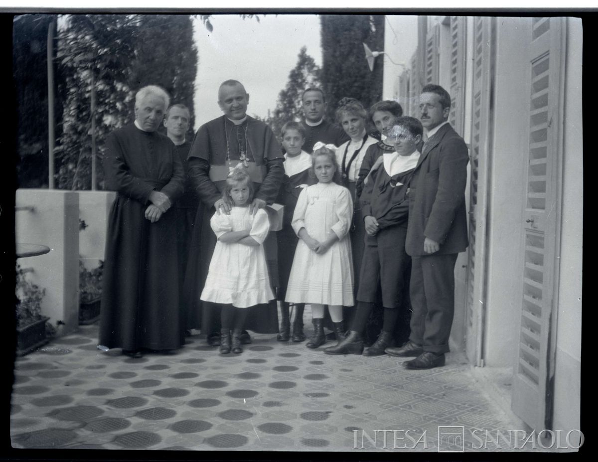 Foto di gruppo per la Cresima di Nogara Giulia, 1912 (fotografo sconosciuto)