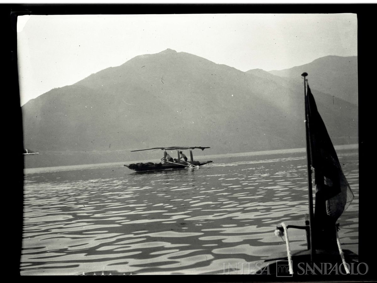 Gita in barca al lago, 1912 circa (fotografo sconosciuto)