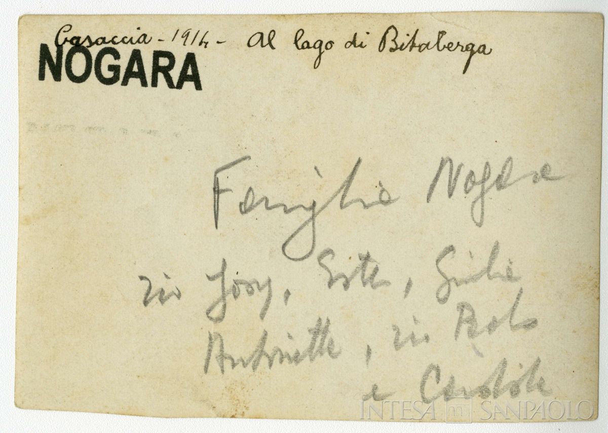 Nogara Ester con i figli all'aperto a Casaccia, 1914 (fotografo sconosciuto), verso