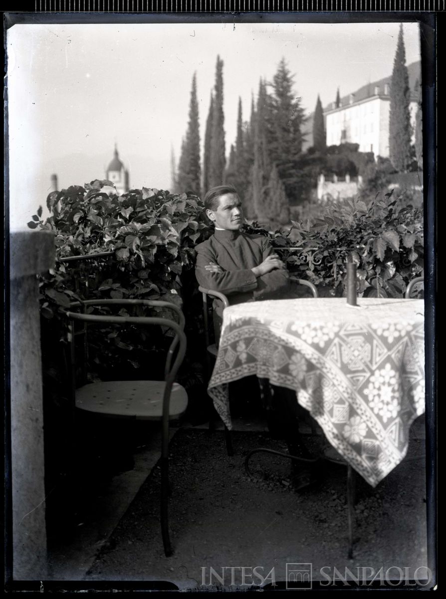 Un ragazzo a Bellano, anni 1920 (fotografo sconosciuto)
