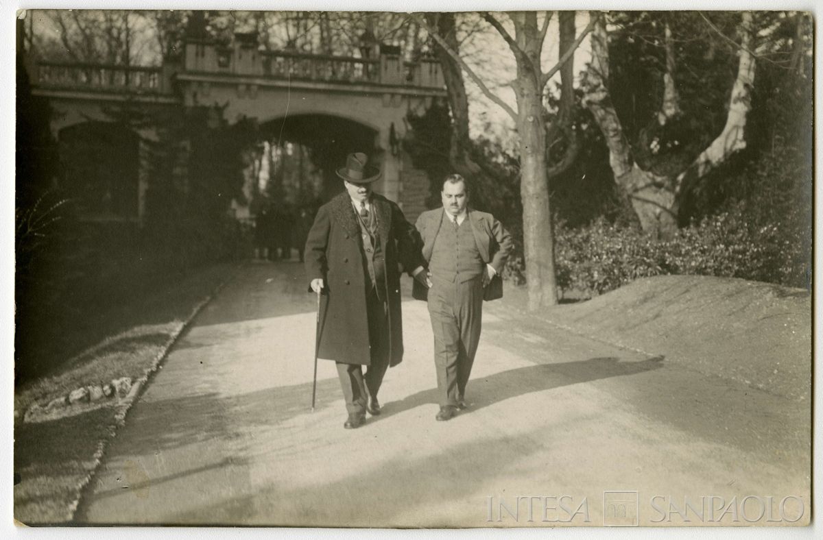 Conferenza internazionale di Losanna per la pace con la Turchia: partecipanti ritratti in strada, 1922 - 1923 (fotografo sconosciuto)