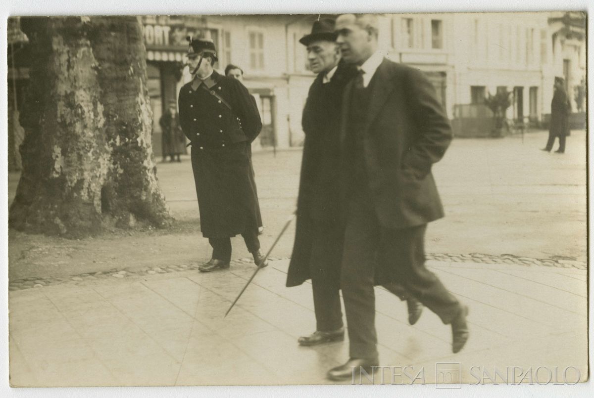 Conferenza internazionale di Losanna per la pace con la Turchia: partecipanti ritratti in strada, 1922 - 1923 (fotografo sconosciuto)