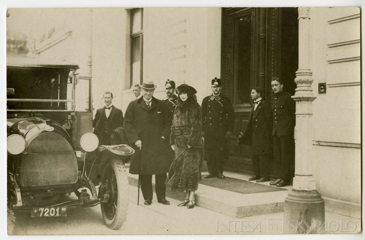 Conferenza internazionale di Losanna per la pace con la Turchia: partecipanti ritratti in strada, 1922 - 1923 (fotografo sconosciuto)